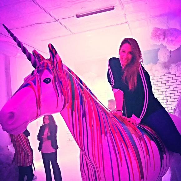 Meet your Posher, Gretchen - Picture 1 of 2